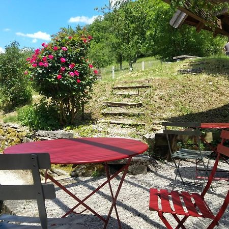 Hotel Les Repaires Nans-sous-Sainte-Anne Esterno foto