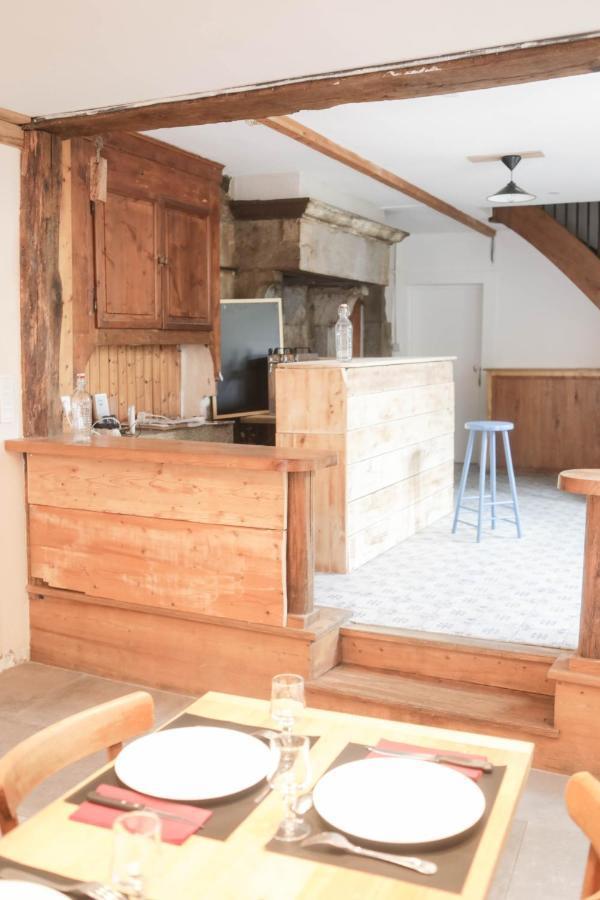 Hotel Les Repaires Nans-sous-Sainte-Anne Esterno foto