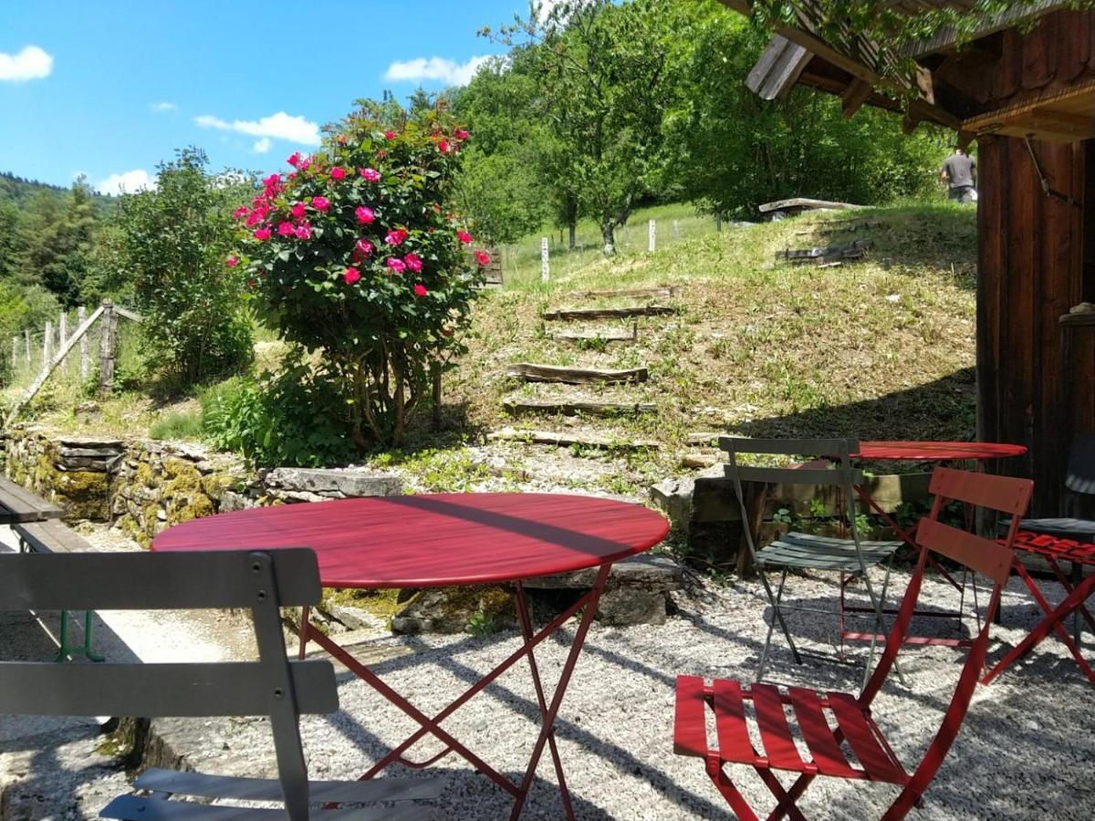 Hotel Les Repaires Nans-sous-Sainte-Anne Esterno foto