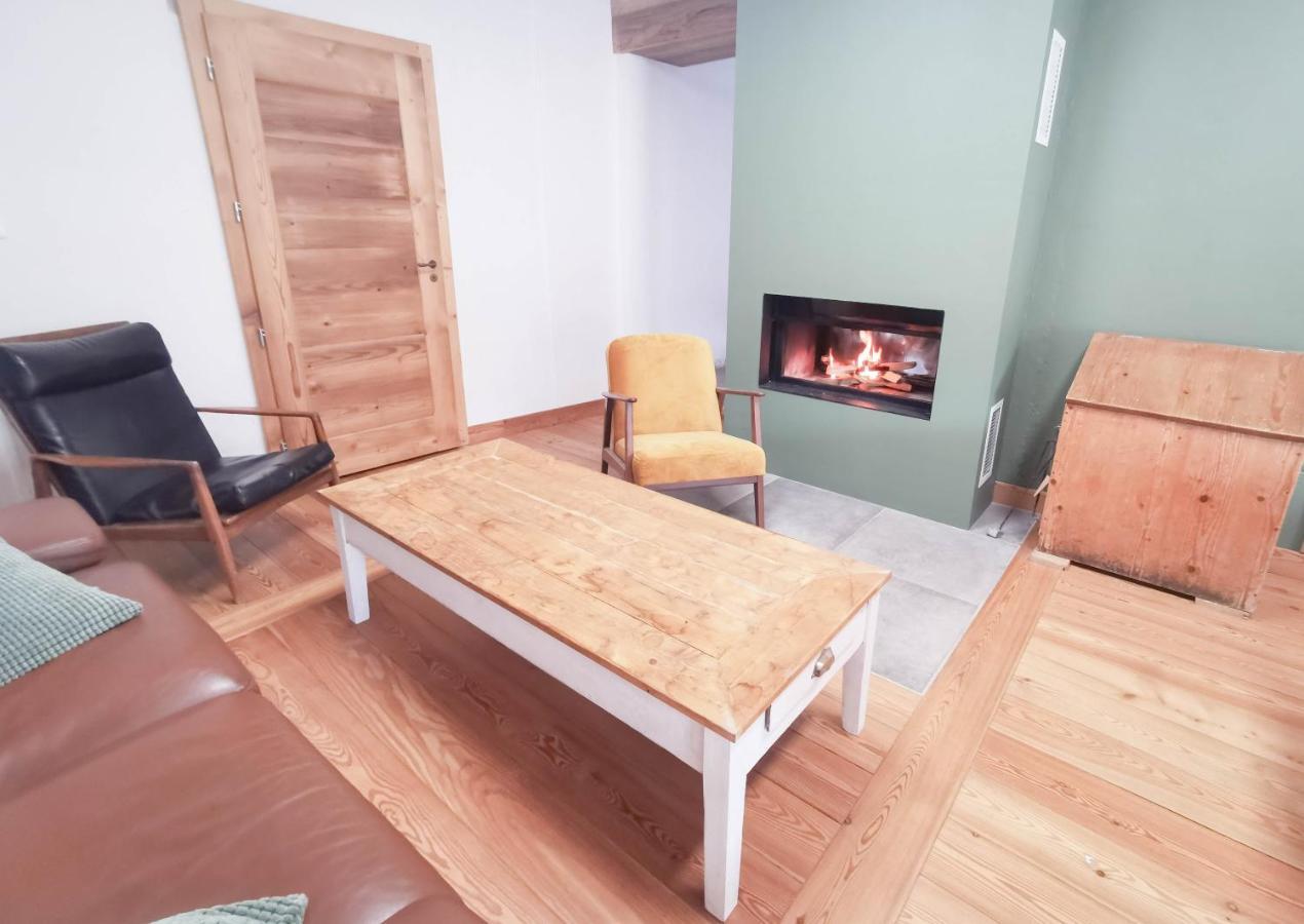 Hotel Les Repaires Nans-sous-Sainte-Anne Esterno foto