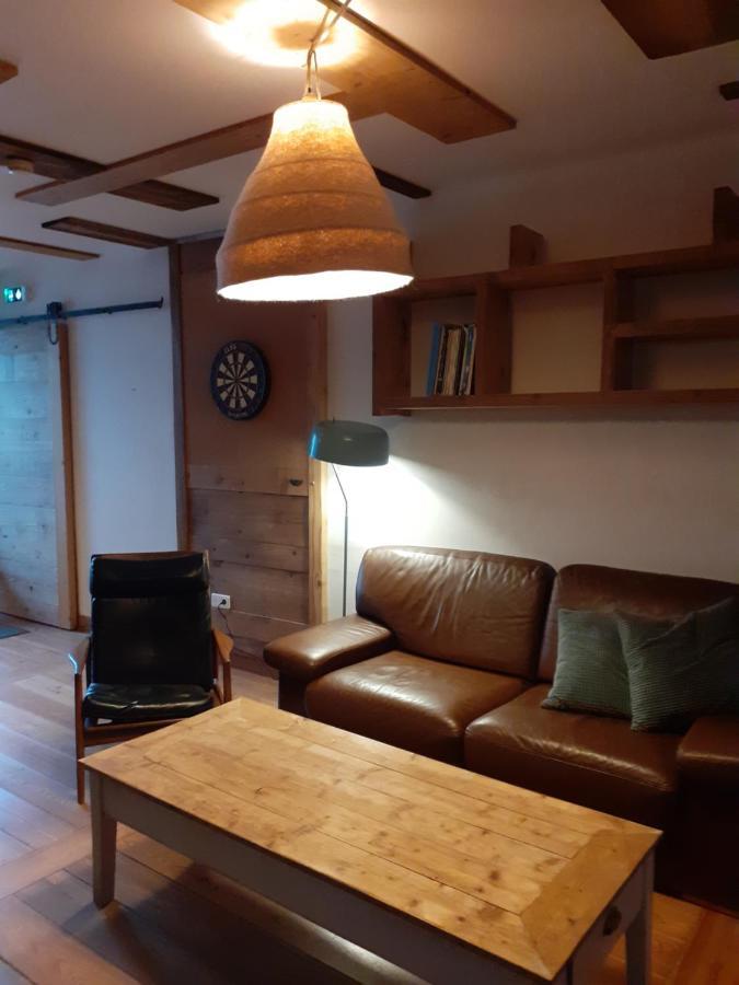 Hotel Les Repaires Nans-sous-Sainte-Anne Esterno foto