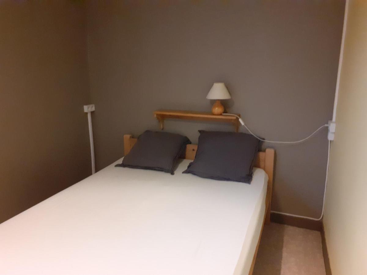 Hotel Les Repaires Nans-sous-Sainte-Anne Esterno foto