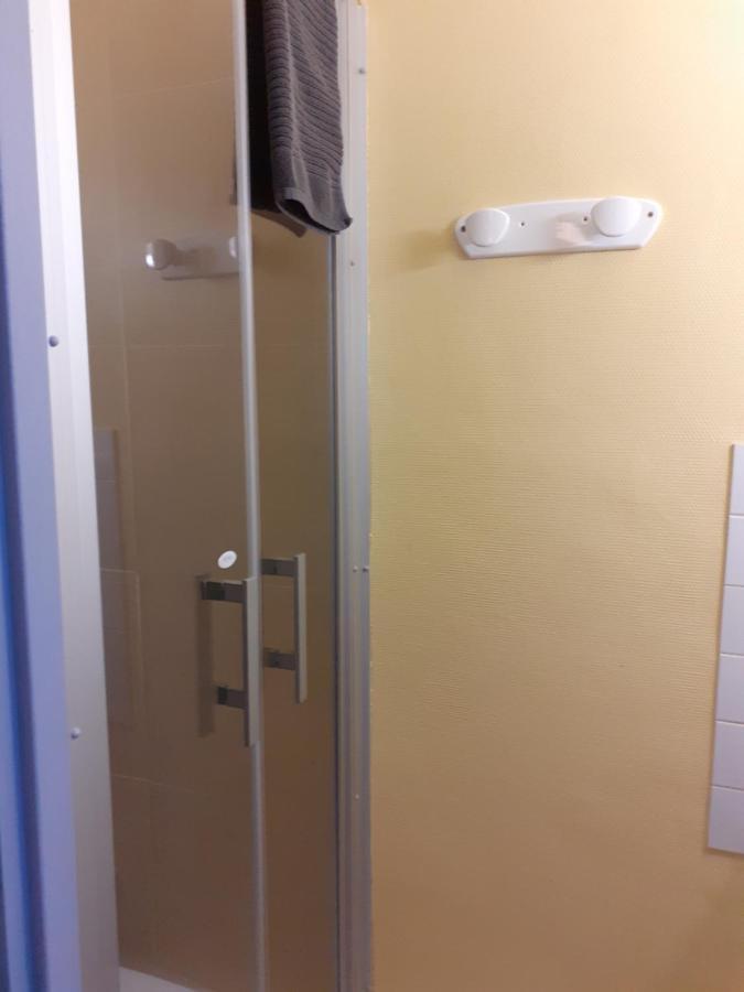 Hotel Les Repaires Nans-sous-Sainte-Anne Esterno foto