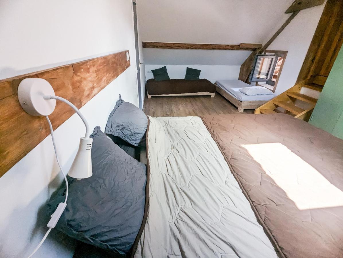 Hotel Les Repaires Nans-sous-Sainte-Anne Esterno foto