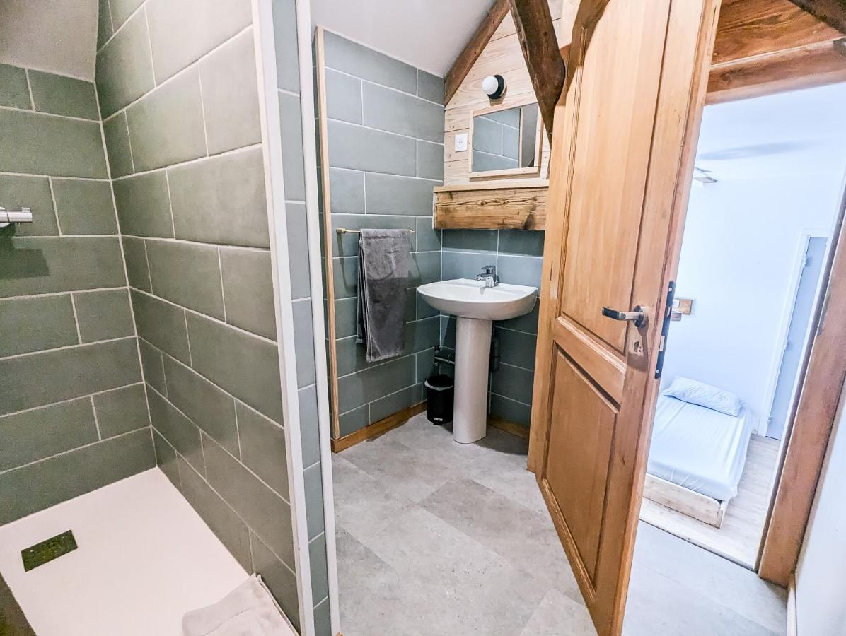 Hotel Les Repaires Nans-sous-Sainte-Anne Esterno foto