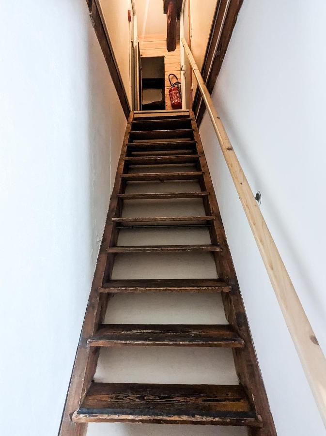 Hotel Les Repaires Nans-sous-Sainte-Anne Esterno foto