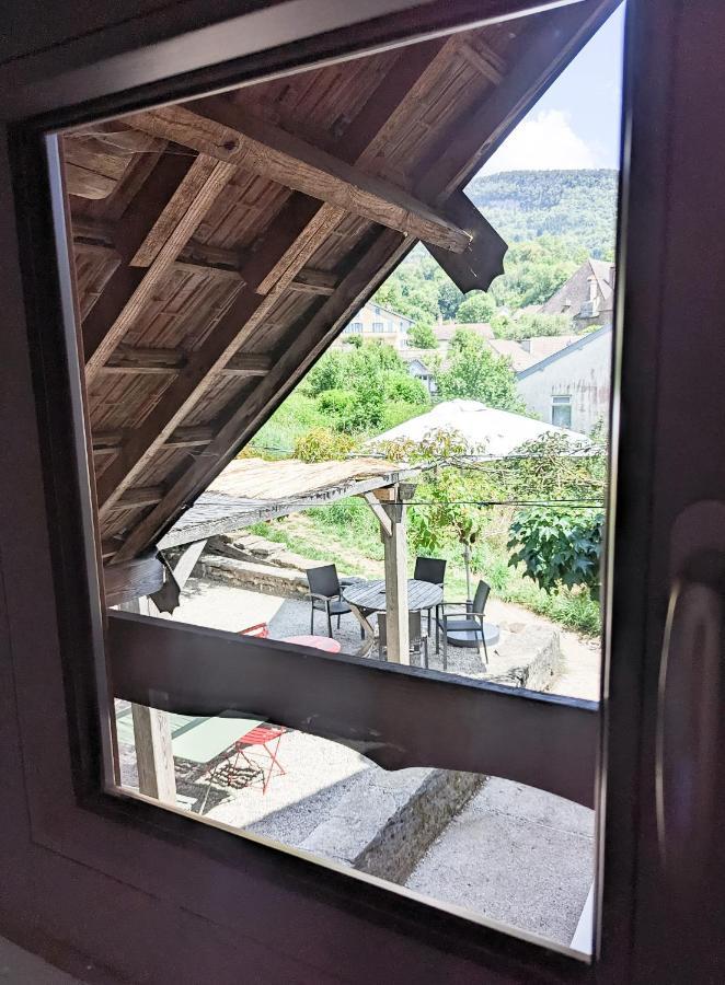Hotel Les Repaires Nans-sous-Sainte-Anne Esterno foto