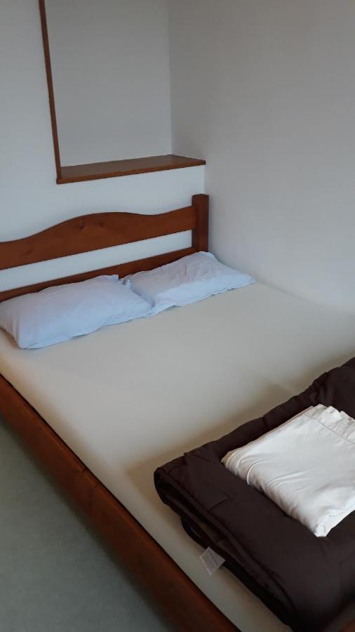 Hotel Les Repaires Nans-sous-Sainte-Anne Esterno foto
